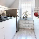 Comfortable Close To The Apartamento Pobierowo